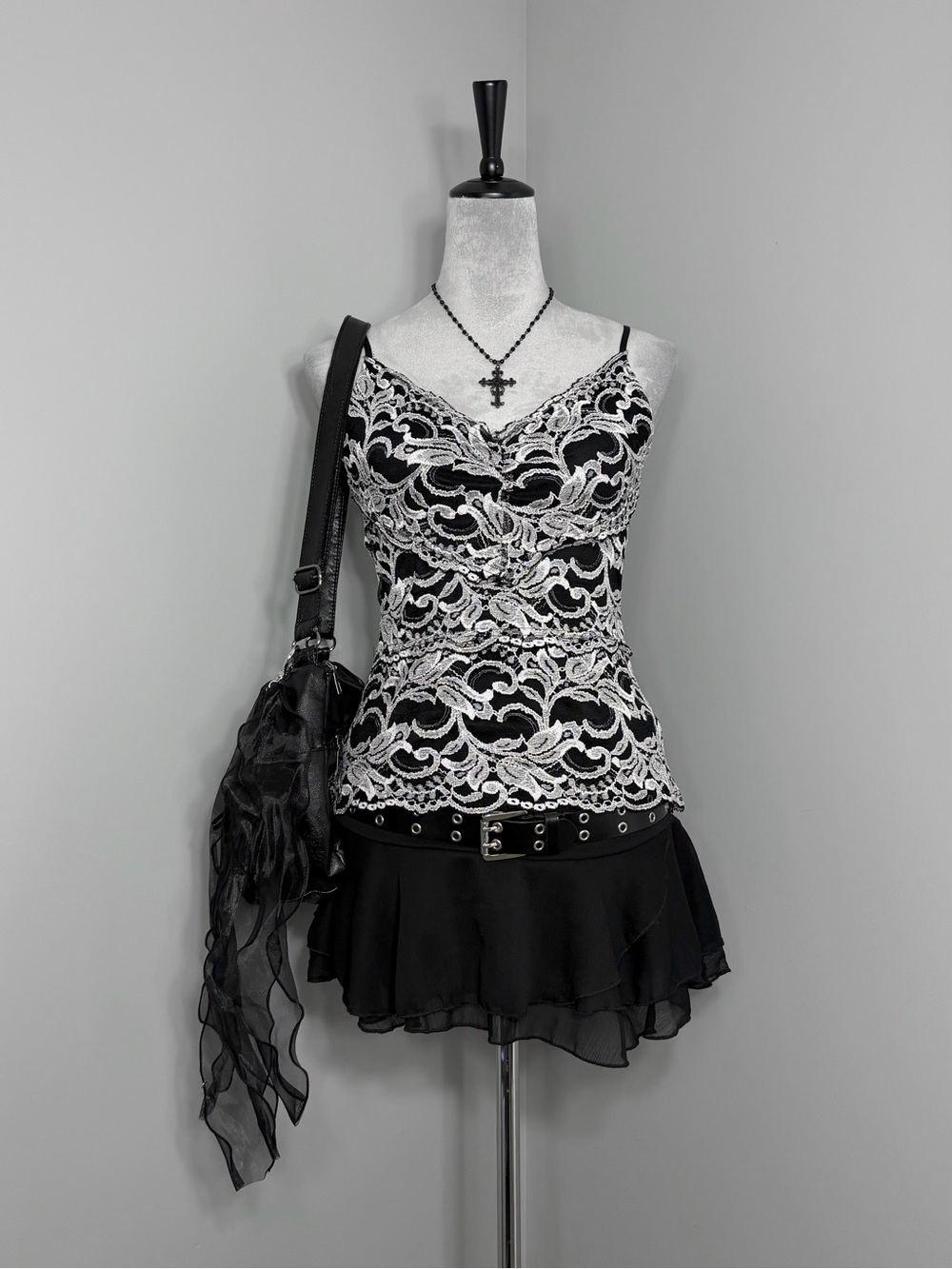 Whimsigoth Boston Proper Black & White Embroidered Floral Lace Cami Size S